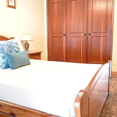 Rua Gil Eanes Apartamento *