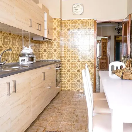 Rua Gil Eanes Apartamento *