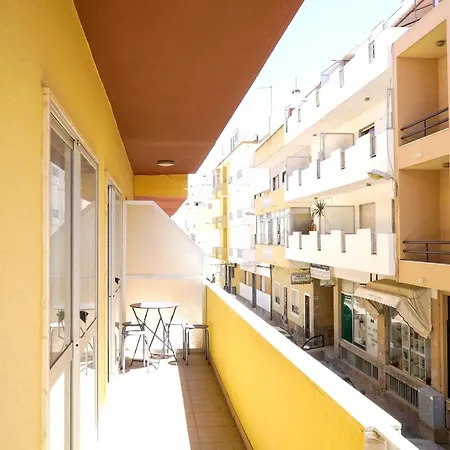 Rua Gil Eanes Apartamento *