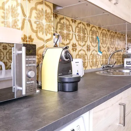 Rua Gil Eanes Apartamento